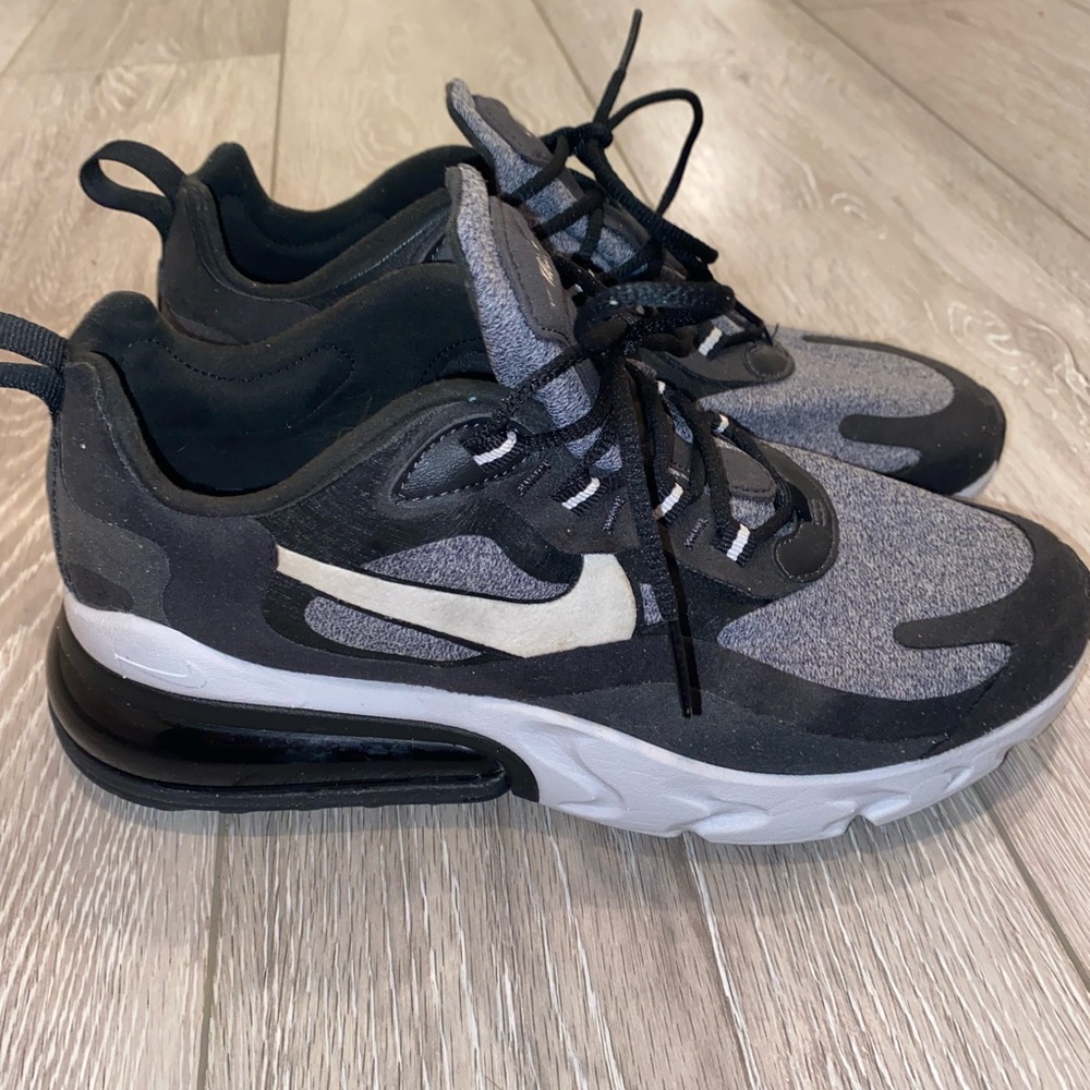 Nike 270’s gray, black, and white